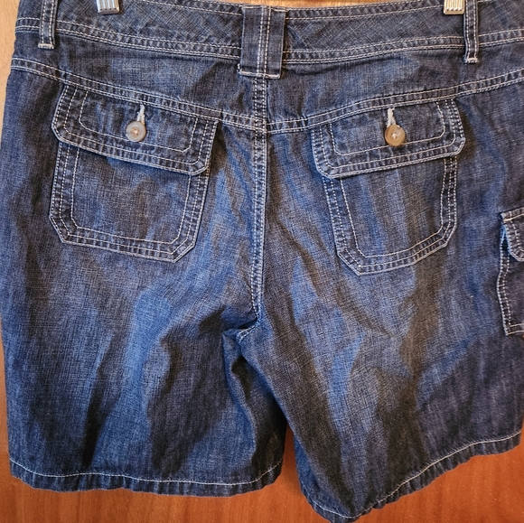 Tommy Hilfiger Size 8 Jean Shorts - Picture 2 of 3